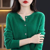LOUISE | Cardigan boutonné essentiel en tissu doux au toucher